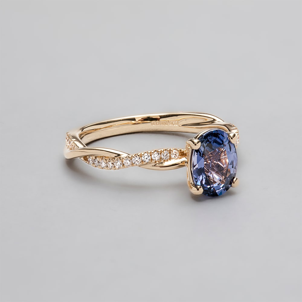 18ct Yellow Gold Oval Purple Sapphire Diamonds Shoulder Set Ring