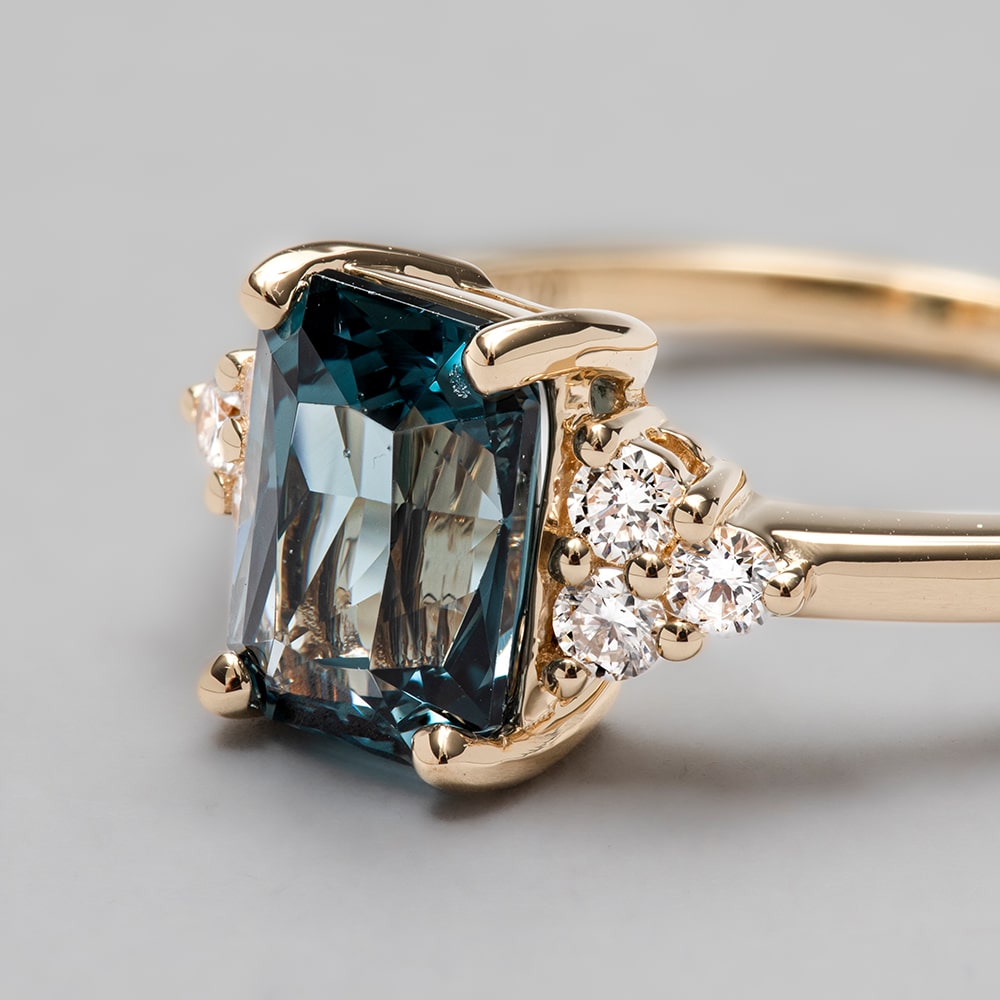 18ct Yellow Gold Emerald Cut Blue Spinel Diamond Set Motif Ring