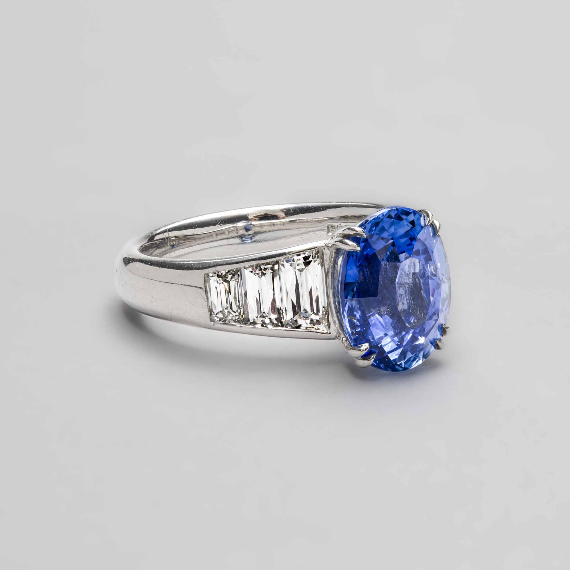 Platinum Oval Blue Sapphire & Diamond Set Ring  (Unheated)
