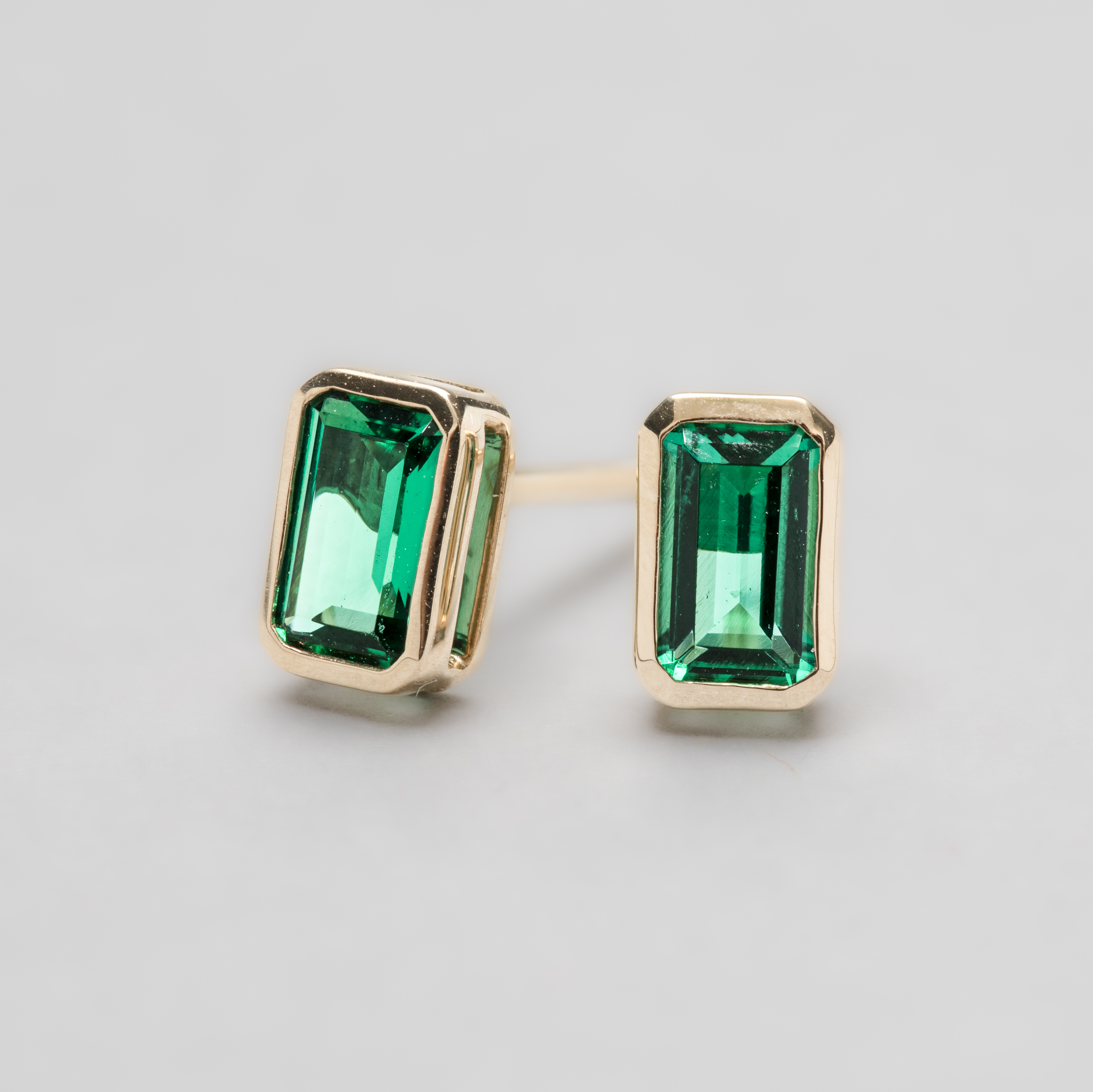 14ct Yellow Gold Lab Grown Emerald Cut Emerald Earring Studs