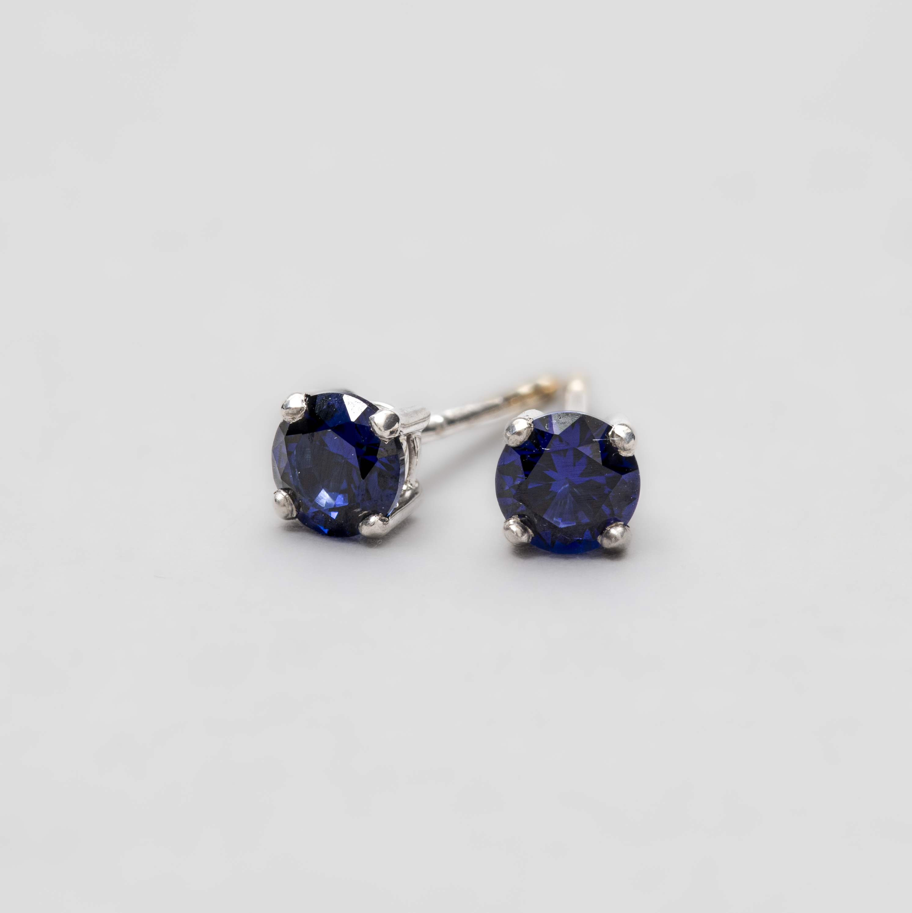 18ct White Gold 18ct White Gold Blue Lab Sapphire Stud Earrings (0.50ct)