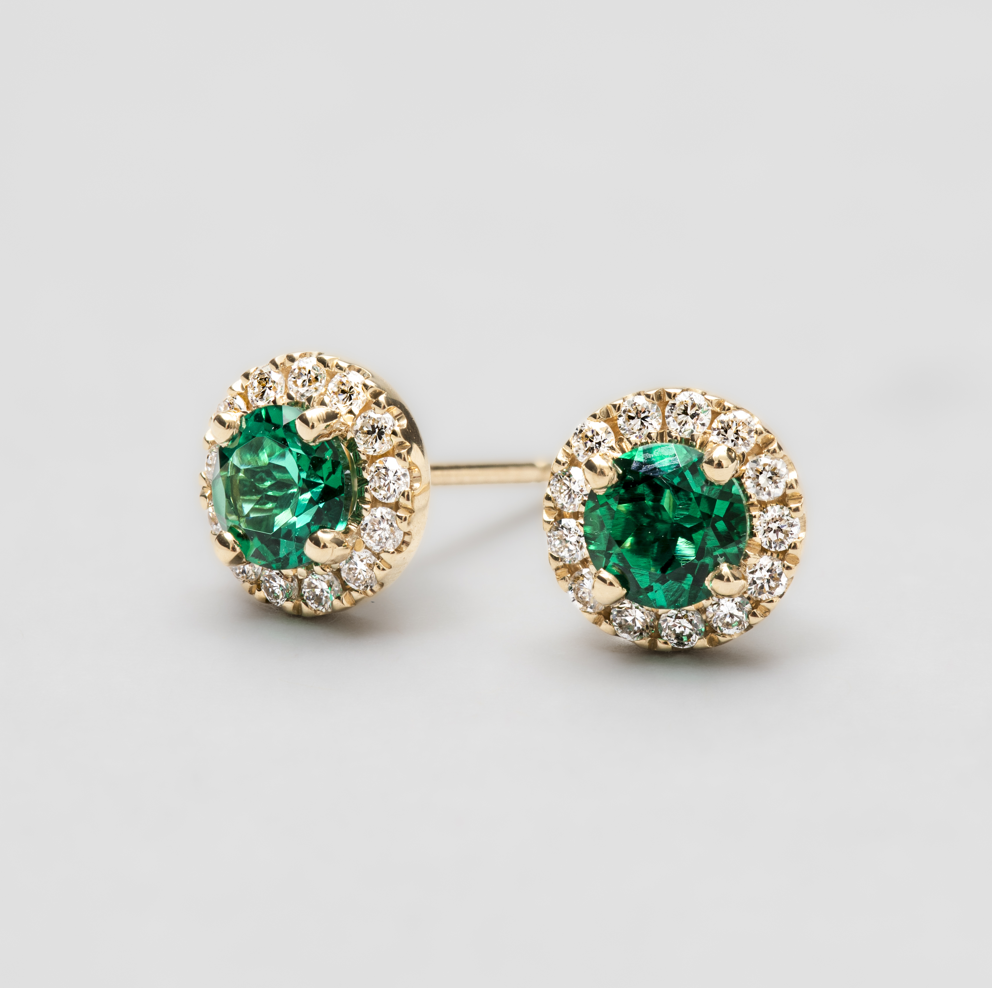 18ct Yellow Gold Round Brilliant Lab Emerald Diamond Halo Stud Earrings (0.60ct)