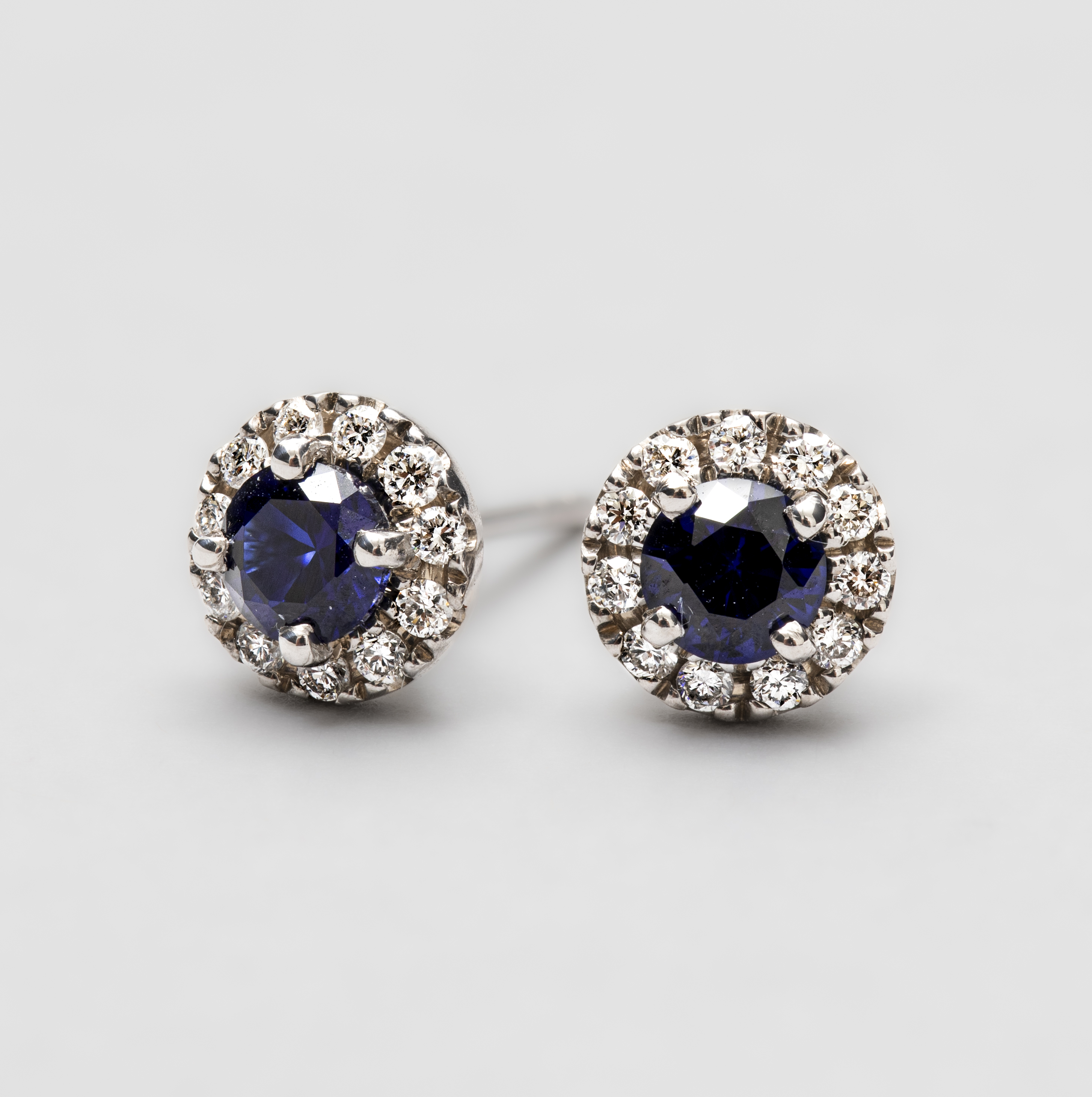 18ct White Gold Round Brilliant Blue Lab Sapphire Diamond Halo Stud Earrings (0.60ct)