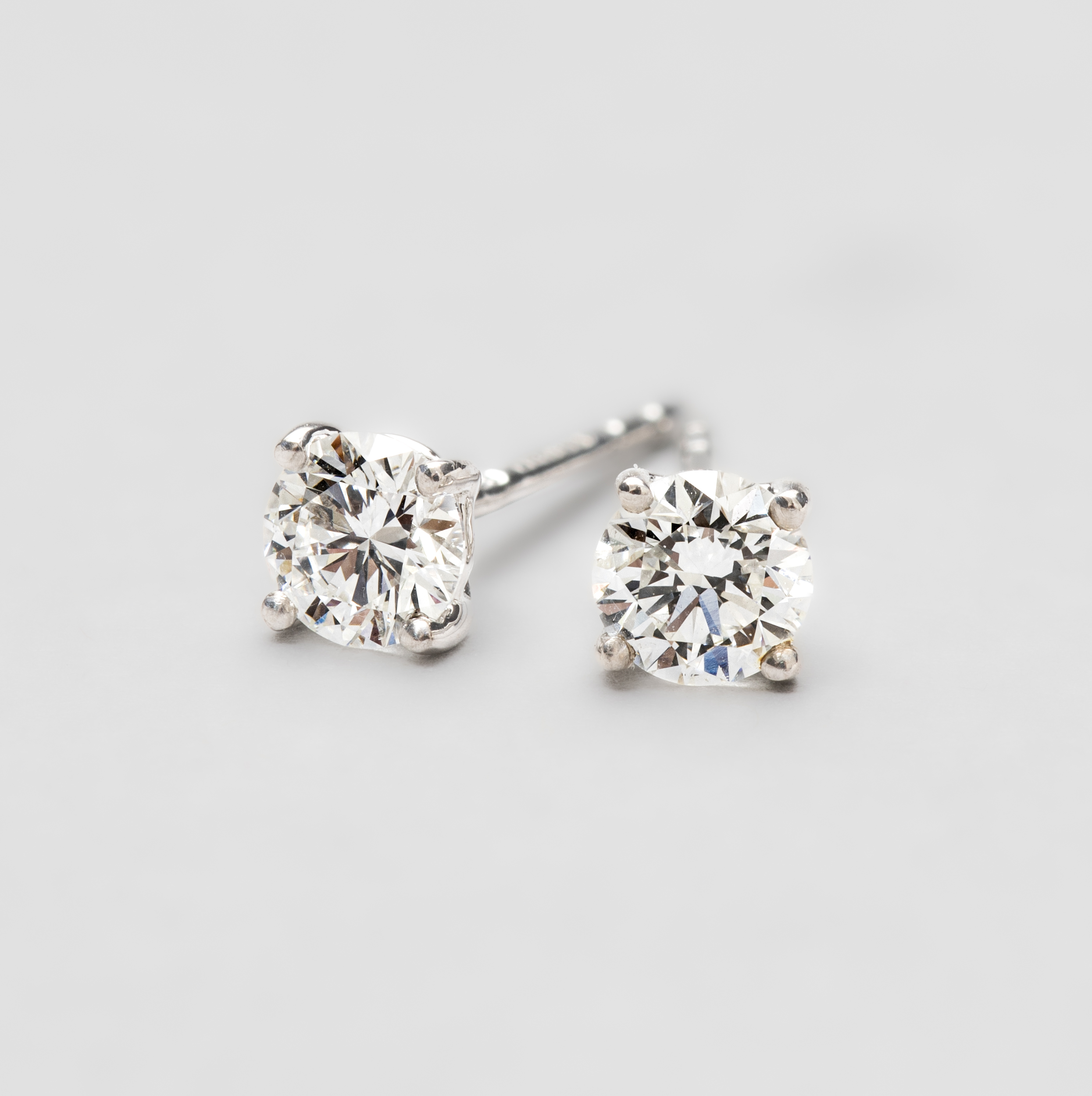 18ct White Gold Lab Diamond 4 claws Stud Earrings (0.70ct)