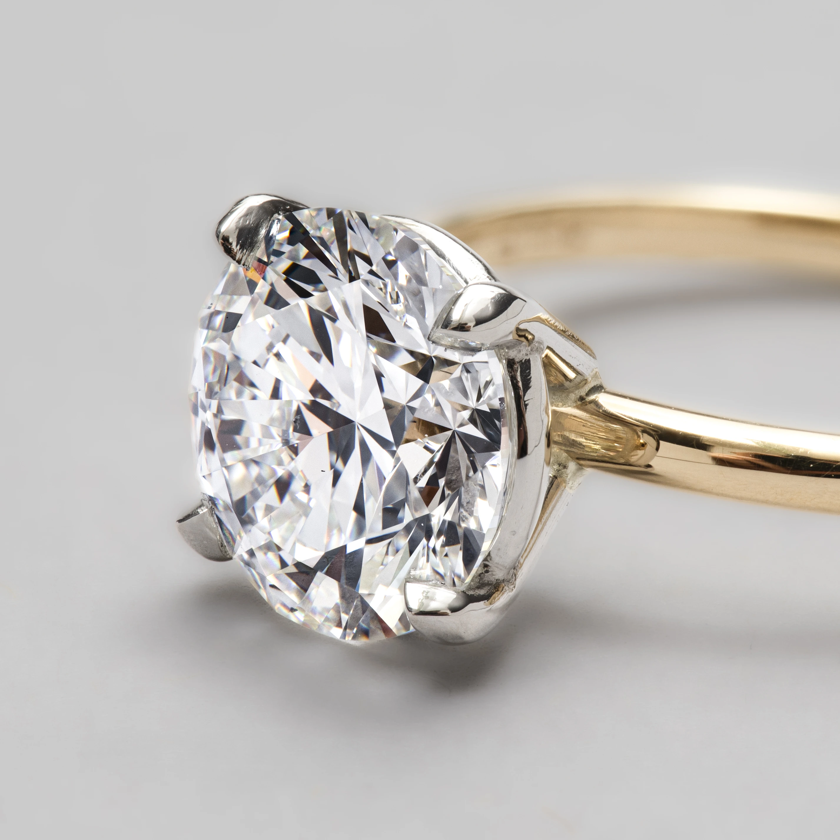 [PDR3068] 18ct Yellow Gold and Platinum Super Fine Engagement Ring with a 2.42ct E Colour, VS2 Round Brilliant Diamond (GIA 5211134898)