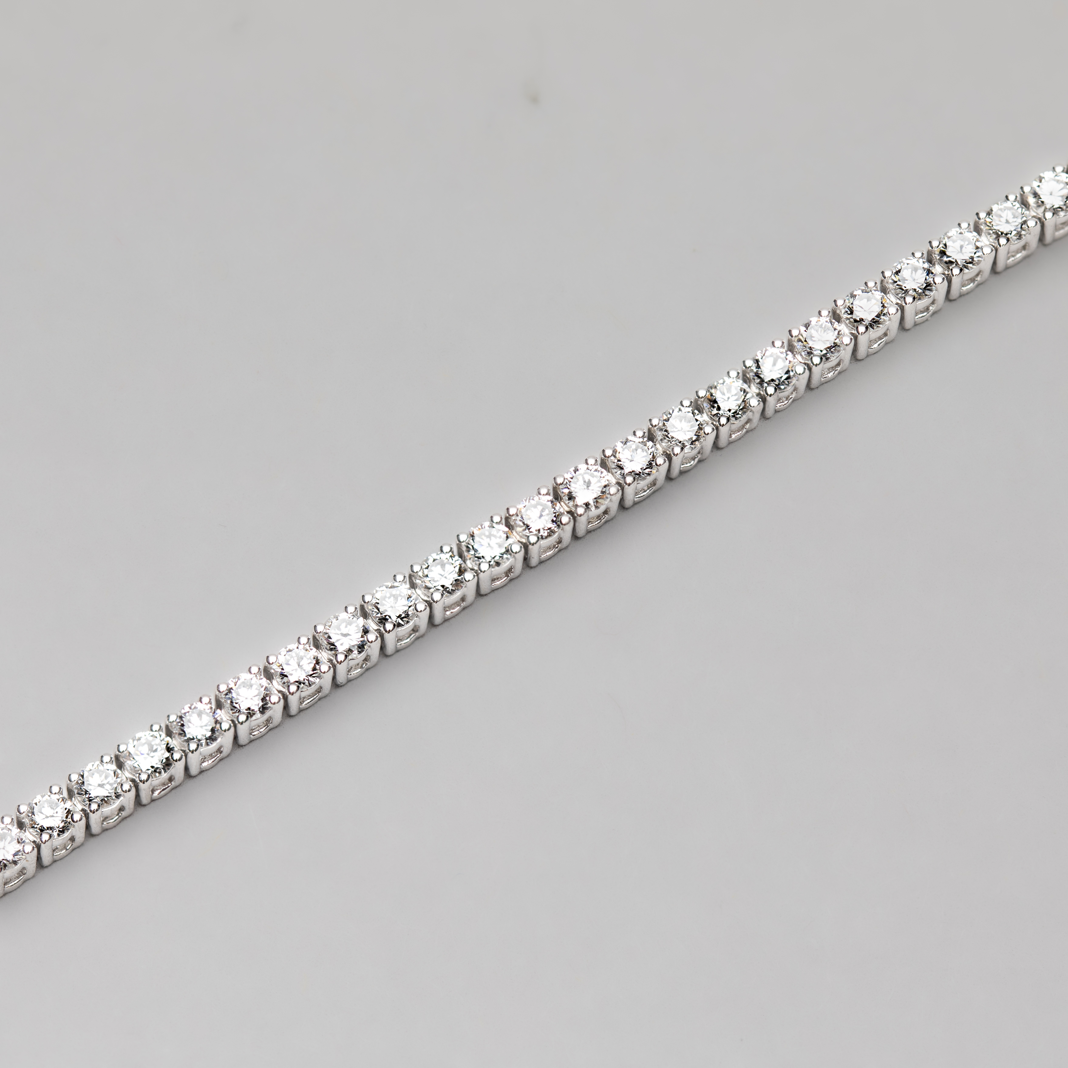 18ct White Gold Natural Diamond 2mm 4 Claw Line Bracelet