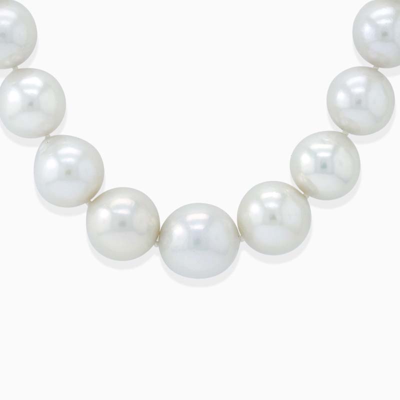 Freshwater Pearl Necklace with 9ct White Gold Clasp