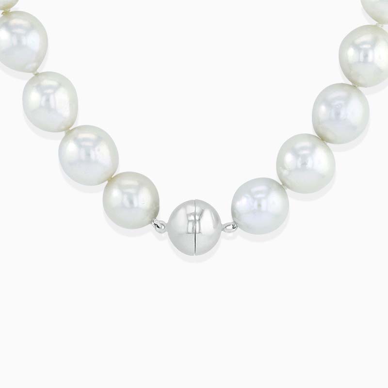 Freshwater Pearl Necklace with 9ct White Gold Clasp