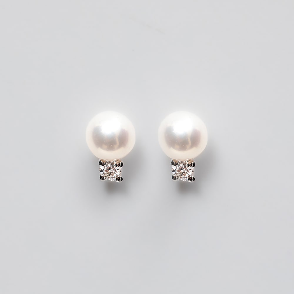 18ct White Gold Pearl Studs with Diamonds (4mm)