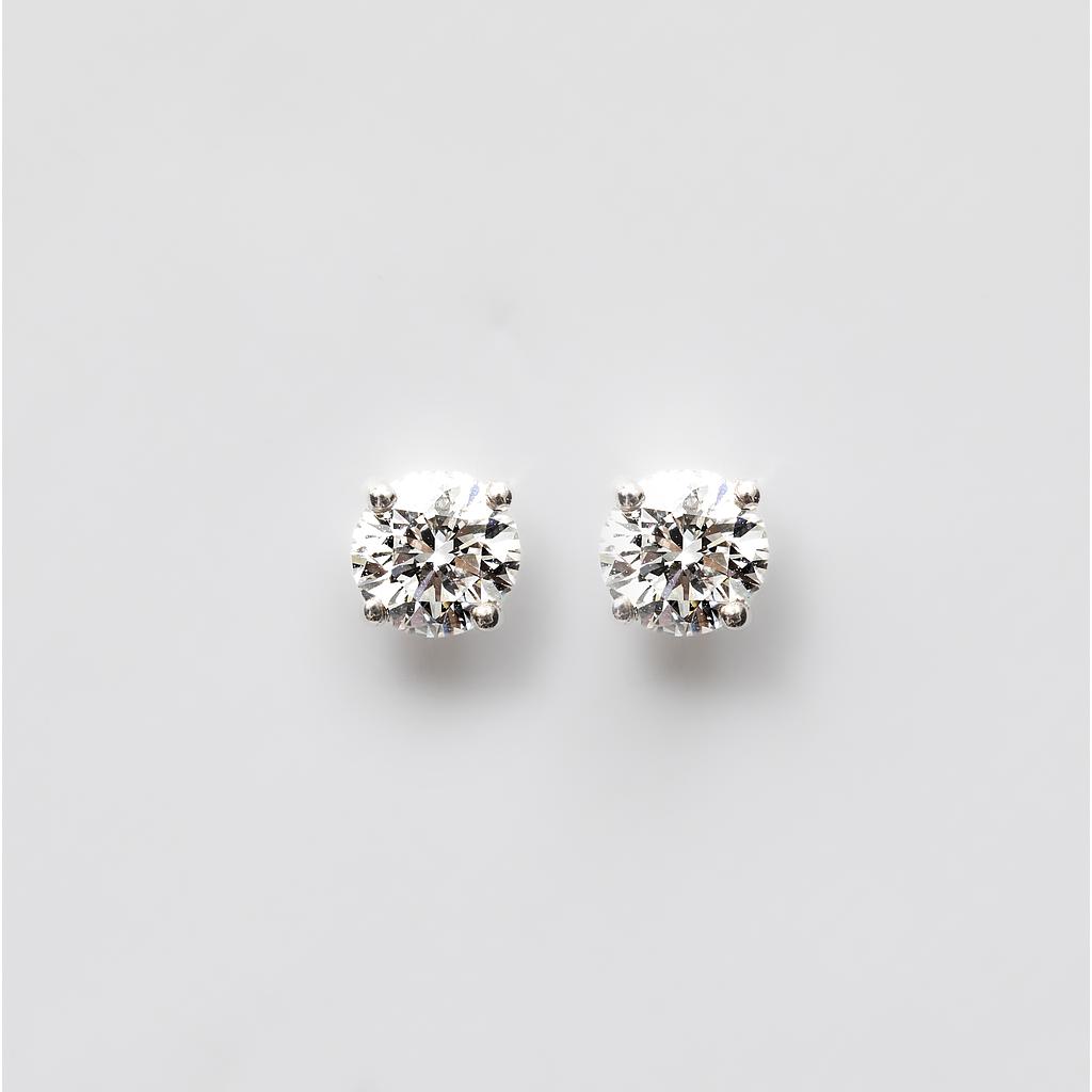Diamond 4 claws Stud Earrings