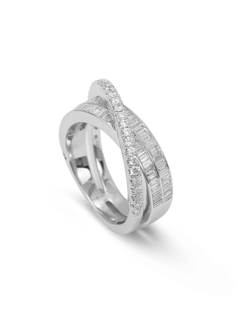 Diamond crossover ring style