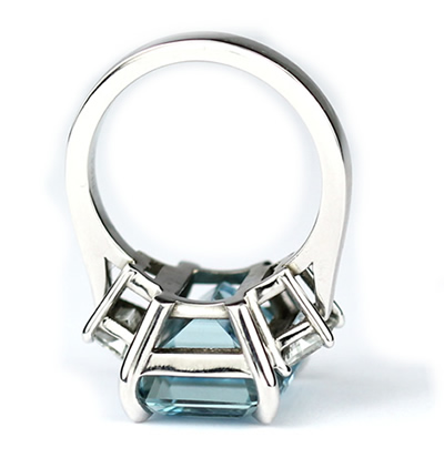 Aquamarine and diamond ring 