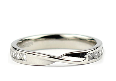diamond set wedding ring
