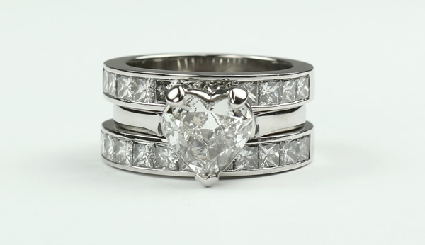 Interlocking engagement ring and wedding ring