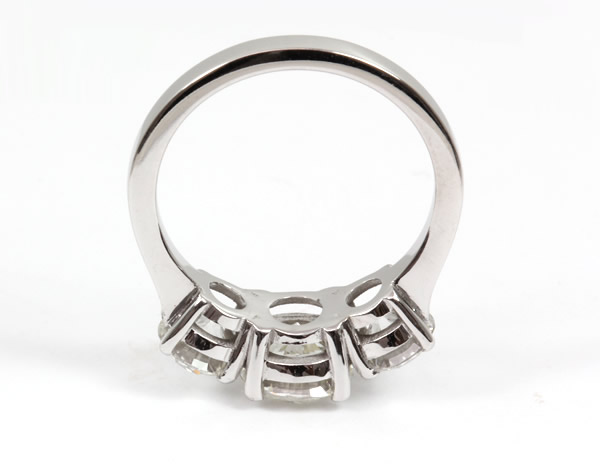 three stone round brilliant cut diamond engagement ring 